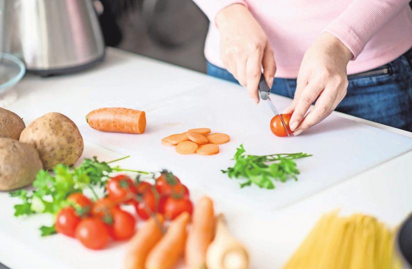Mit frischen Zutaten zu kochen, ist gesund und macht Spaß. Foto: iStockphoo.com/ Mladen_Kostic Mit frischen Zutaten zu kochen, ist gesund und macht Spaß. Foto: iStockphoo.com/ Mladen_Kostic