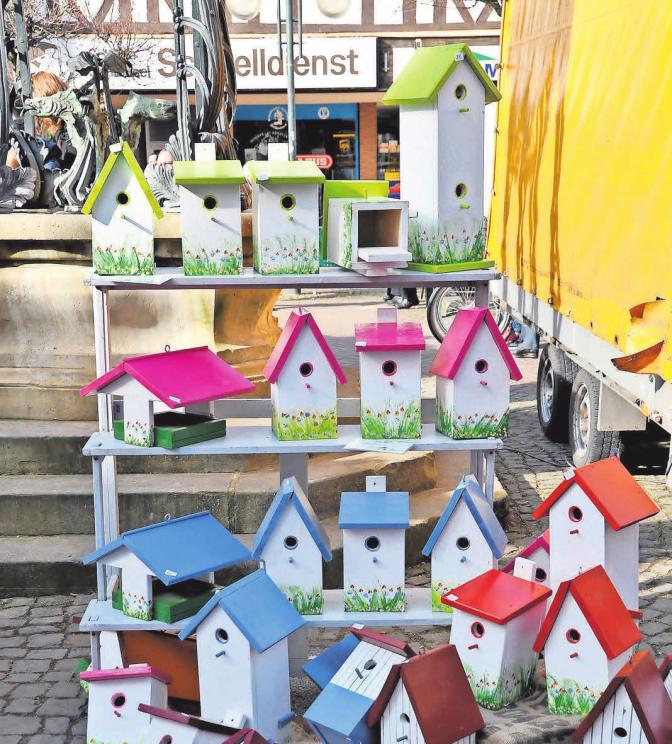 Kunsthandwerk sorgt für ein buntes Marktbild in Springe. Kunsthandwerk sorgt für ein buntes Marktbild in Springe.