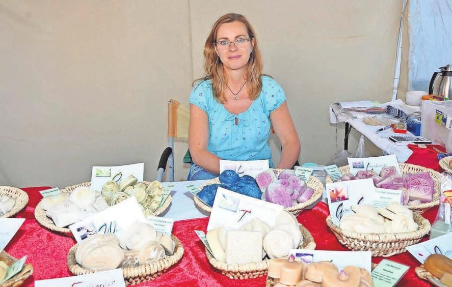 Susanne Richter bietet selbst gemachte Seifen an. Susanne Richter bietet selbst gemachte Seifen an.