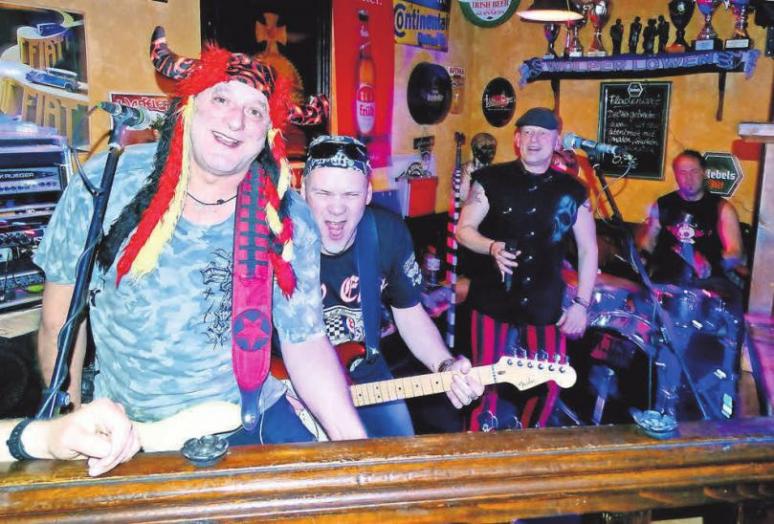 Die Rockkantine wird traditionell im Cèst la Vie auftreten. Die Rockkantine wird traditionell im Cèst la Vie auftreten.