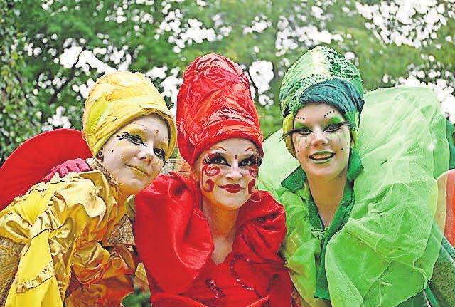 Der Walk Act mit dem Ensemble Queens startet im Posthof. Der Walk Act mit dem Ensemble Queens startet im Posthof.
