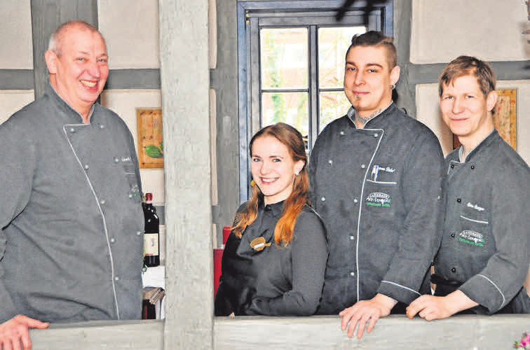 Das Team im Landhaus Artischocke: Burkard Stein (von links), Katrien Piel, Thomas Behrens und Sören Seeger sorgen für unvergessliche kulinarische Erlebnisse. Das Team im Landhaus Artischocke: Burkard Stein (von links), Katrien Piel, Thomas Behrens und Sören Seeger sorgen für unvergessliche kulinarische Erlebnisse.