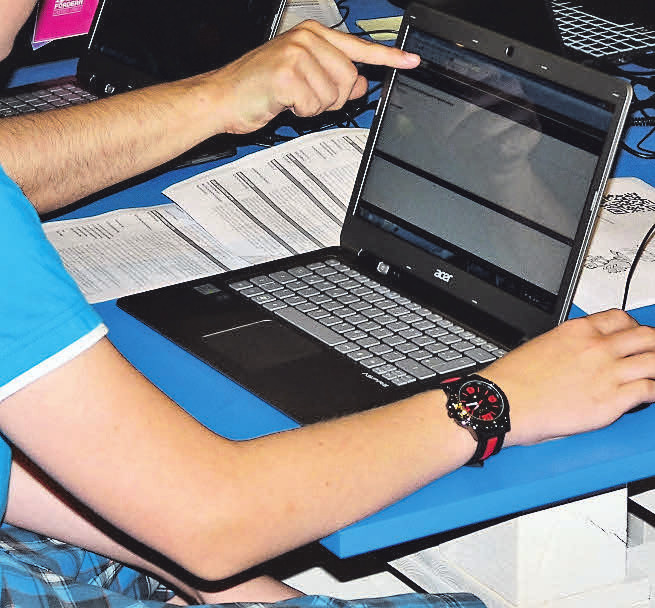 Die Fort- und Weiterbildung in den digitalen Medien ist für jeden Betrieb enorm wichtig. Die Angebote der IHK unterstützen diese Maßnahmen. Foto: Schütz-Pixelio Die Fort- und Weiterbildung in den digitalen Medien ist für jeden Betrieb enorm wichtig. Die Angebote der IHK unterstützen diese Maßnahmen. Foto: Schütz-Pixelio