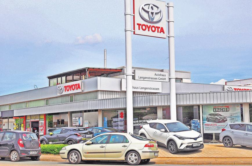 Das Autohaus Langenstrassen ist Vertragshändler von Toyota und Suzuki. Frank und Astrid Langenstrassen führen die Firma in dritter Generation. Das Autohaus Langenstrassen ist Vertragshändler von Toyota und Suzuki. Frank und Astrid Langenstrassen führen die Firma in dritter Generation.