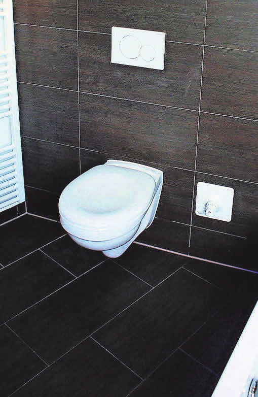 Fliesen in dunklen Tönen sind im Badezimmer besonders beliebt. Foto: Pixabay – flienatec Fliesen in dunklen Tönen sind im Badezimmer besonders beliebt. Foto: Pixabay – flienatec